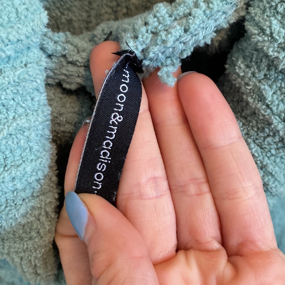 Turquoise sweater - Picture 3 of 5